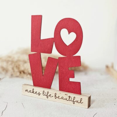TheVectorians_Kötzchenaufsteller_Holzaufsteller Love_Lasercut_WEB