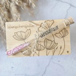 TheVectorians_Wunscherfüllerkarte aus Holz mit Reagenzglas
