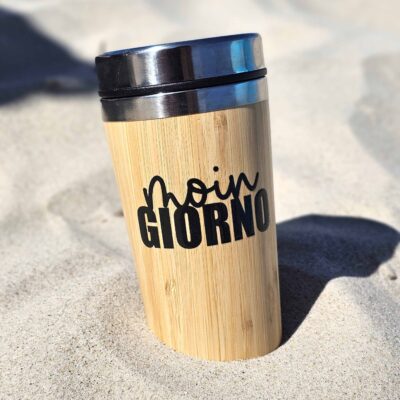 The Vectorians Rub-On Rubbelsticker Schriftzug MoinGiorno auf Kaffeetasse