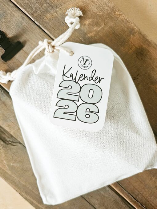 The Vectorians Jahreskalender Tischkalender mit Holzfuß und Foldover Klammer im Baumwollbeutel