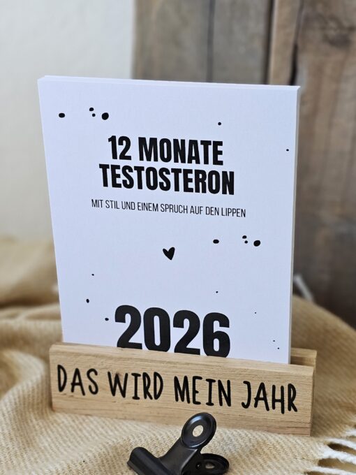 The Vectorians Jahreskalender Tischkalender mit Holzfuß und Foldover Klammer im Baumwollbeutel - Männerkalender