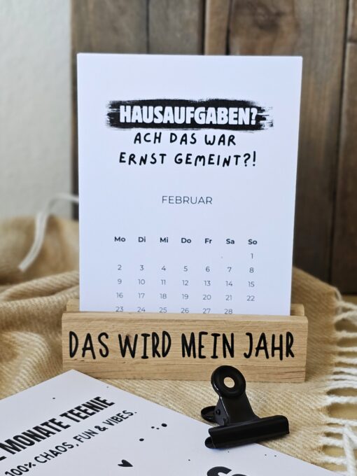 The Vectorians Jahrestischkalender Holzständer Klammer Teenie Jugendlicher