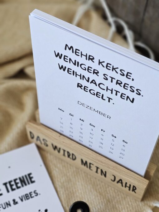 The Vectorians Jahrestischkalender Holzständer Klammer Teenie Jugendlicher