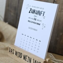 Freundekalender 2026 von The Vectorians Jahreskalender Tischkalender mit Holzfuß und Foldover Klammer im Baumwollbeutel