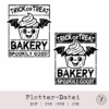 Plotterdatei Trick or Treat Bakery mit Cupcake und Fledermausflügeln – Retro Halloween Design für Plotterprojekte